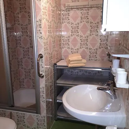 Monika Haus Kmb Seeappartement Direkt Am Ossiacher Mit Hallenbad Skiarena Gerlitzen Apartment *
